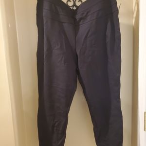 Maurice's Black Plus size XXL, Mid rise, short Ponte pant